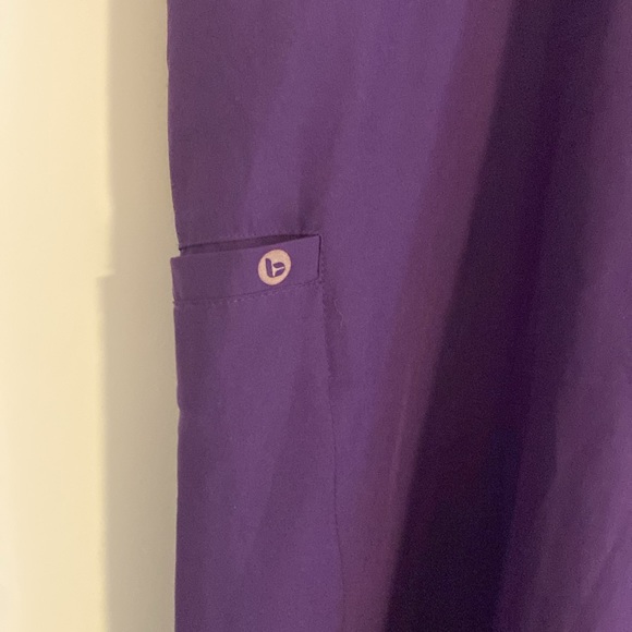 Excellent used condition barco one size medium purple scrub pants - Picture 3 of 5